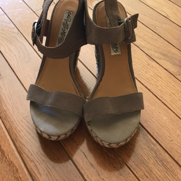 Wedges with beading in grey - Picture 5 of 6